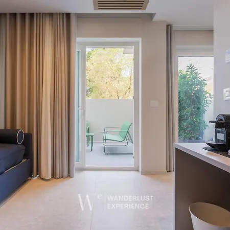 Wanderlust Experience Waves Lux باري