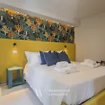 Wanderlust Experience Waves Lux